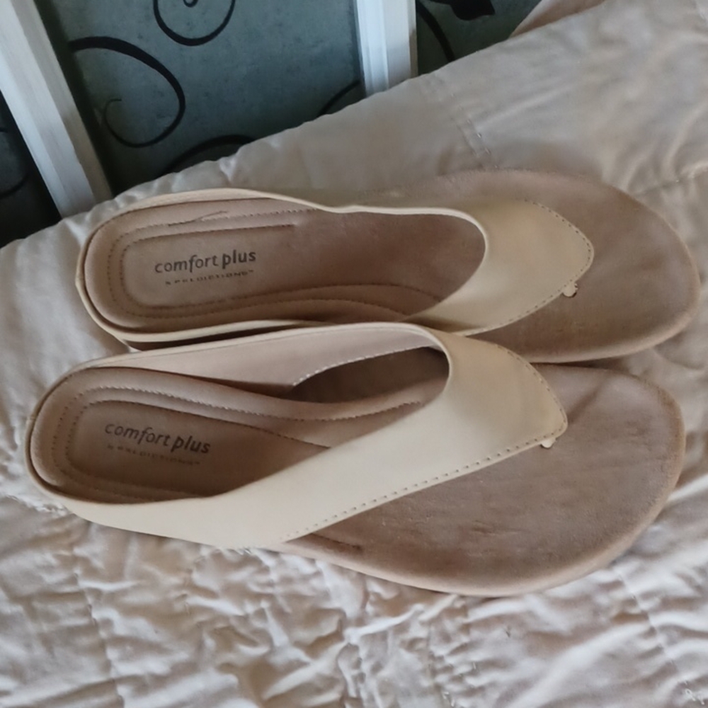 Sandals size 9.5 Comfort us by Predictions